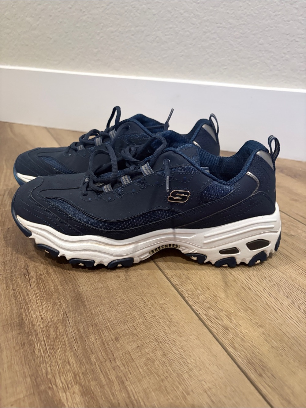 Skechers Mens Navy and White D'Lites Athletic Sneakers